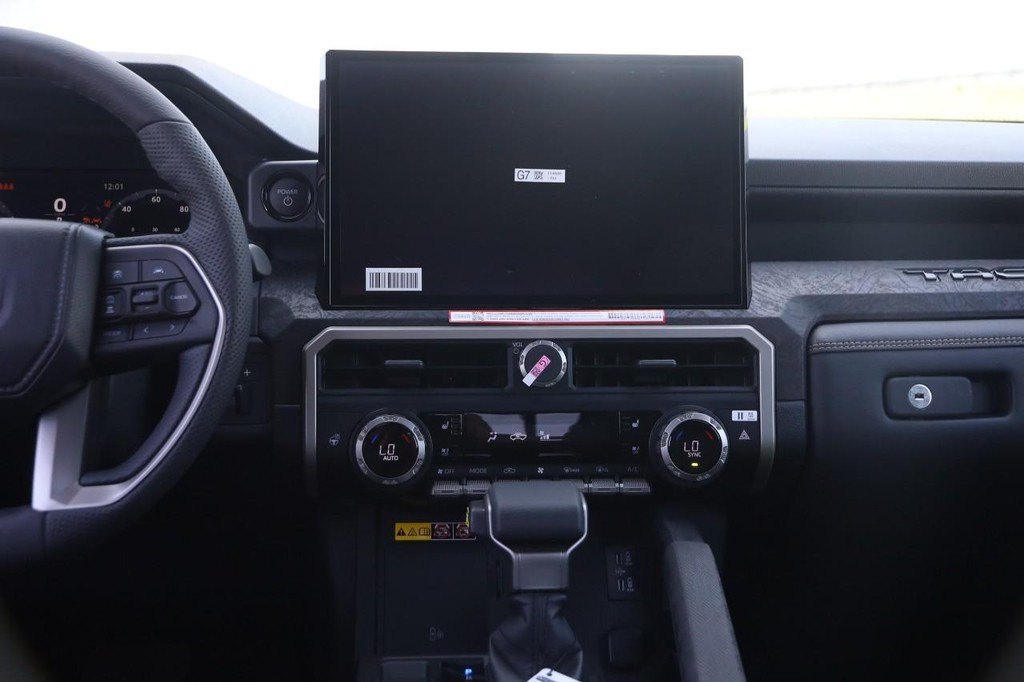 Toyota Tacoma 4WD Vehicle Full-screen Gallery Image 21