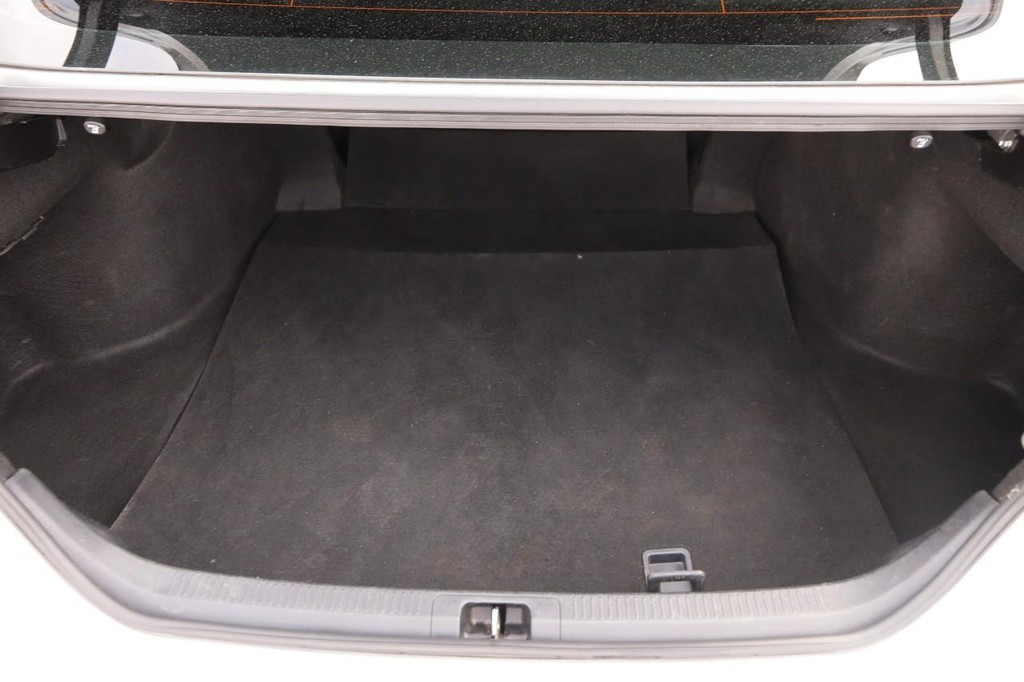 Toyota Camry Vehicle Full-screen Gallery Image 7