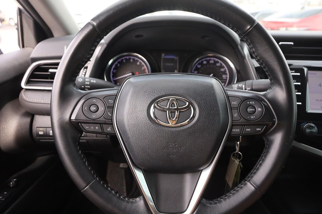 Toyota Camry Vehicle Full-screen Gallery Image 10