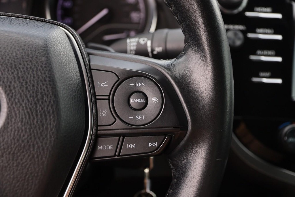 Toyota Camry Vehicle Full-screen Gallery Image 12