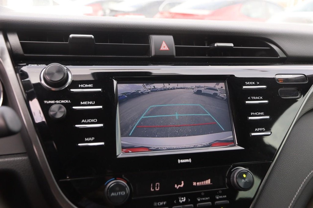 Toyota Camry Vehicle Full-screen Gallery Image 15