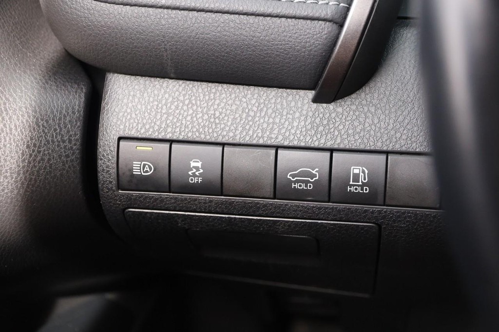 Toyota Camry Vehicle Full-screen Gallery Image 18