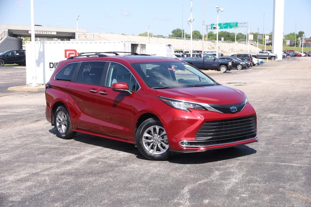 Toyota Sienna Vehicle Full-screen Gallery Image 2
