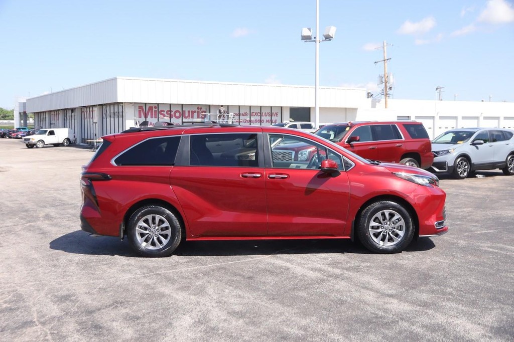 Toyota Sienna Vehicle Full-screen Gallery Image 5