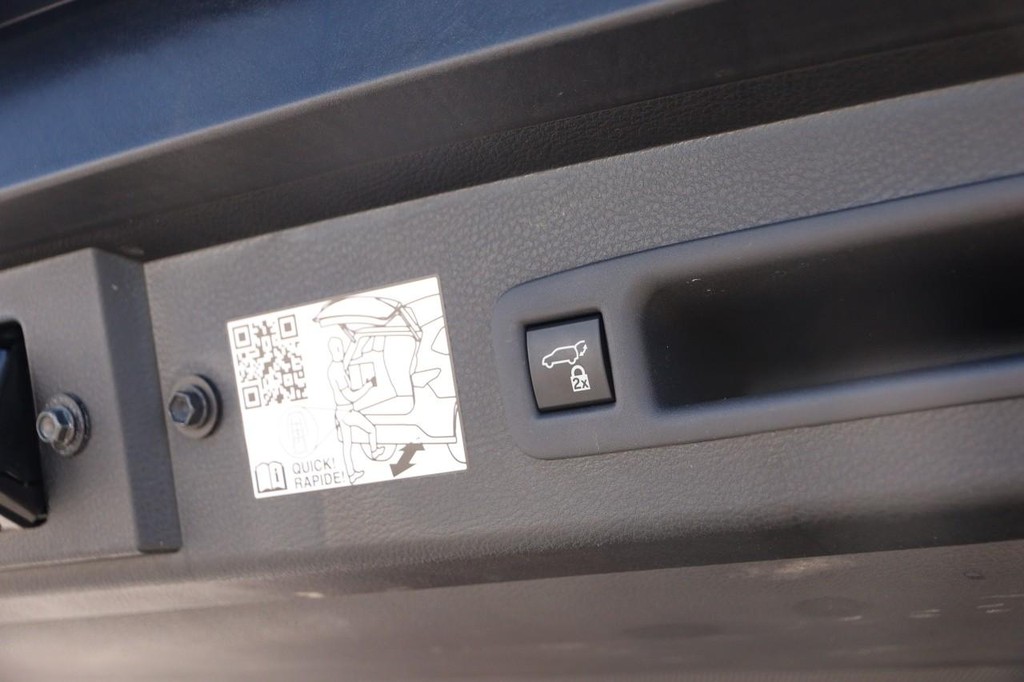 Toyota Sienna Vehicle Full-screen Gallery Image 8