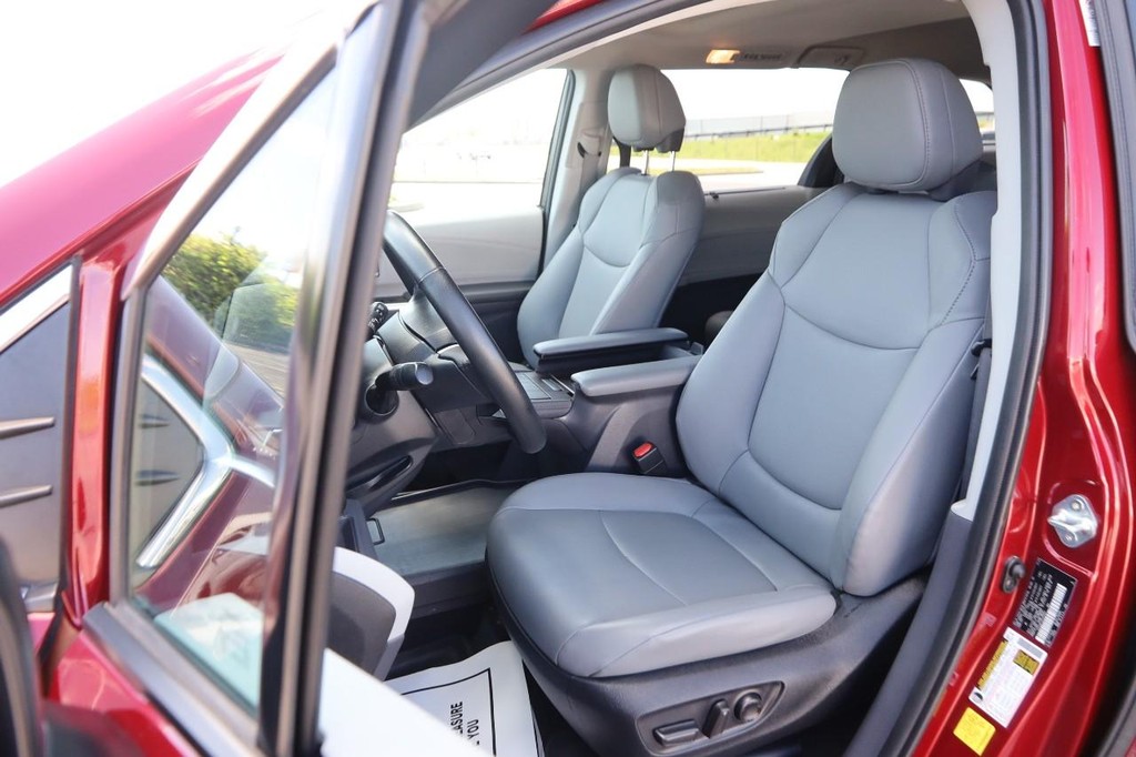 Toyota Sienna Vehicle Full-screen Gallery Image 10