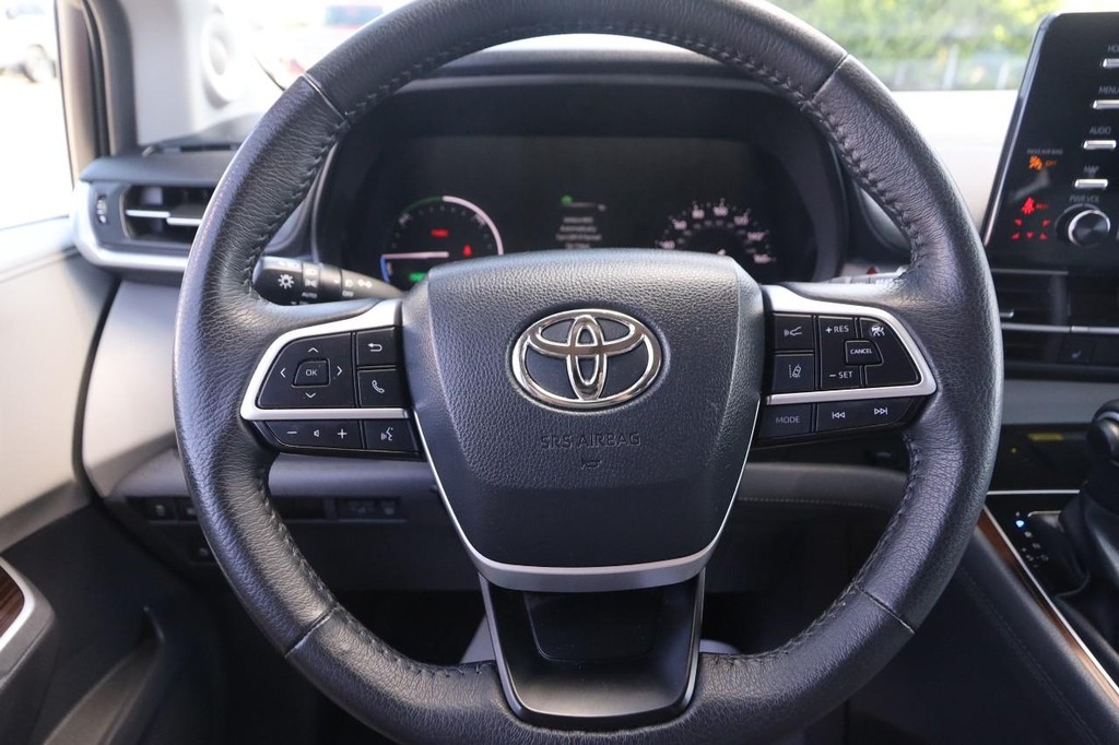 Toyota Sienna Vehicle Full-screen Gallery Image 13