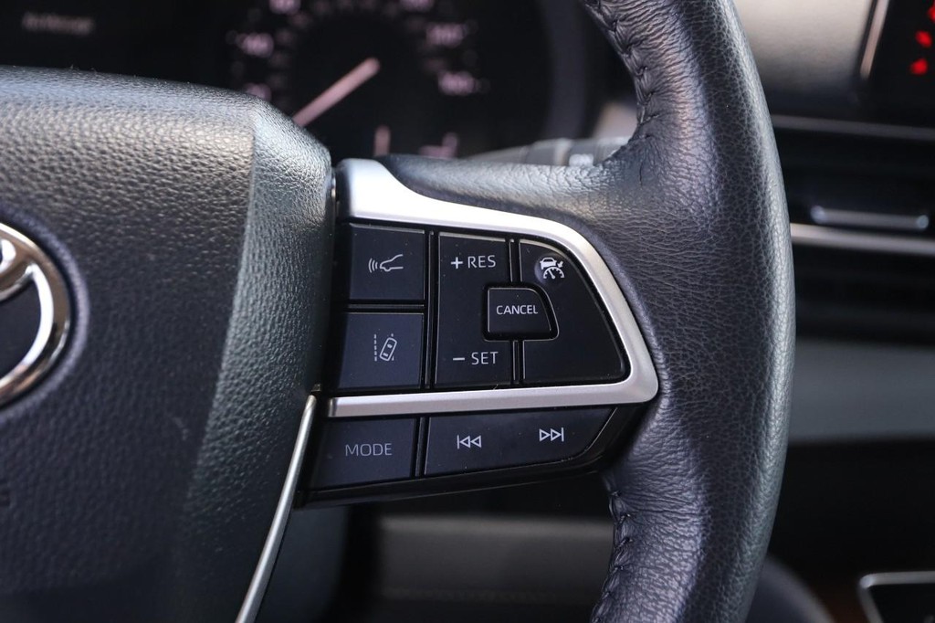 Toyota Sienna Vehicle Full-screen Gallery Image 15