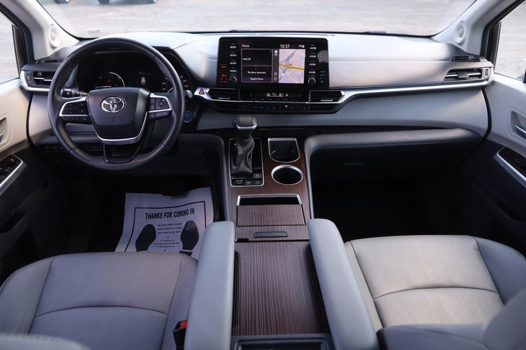 Toyota Sienna Vehicle Full-screen Gallery Image 23