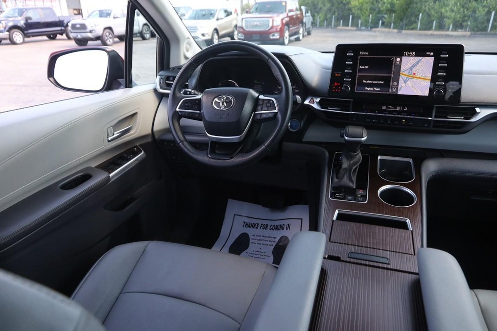 Toyota Sienna Vehicle Full-screen Gallery Image 24