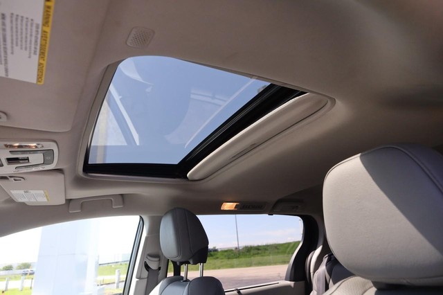 Toyota Sienna Vehicle Image 09