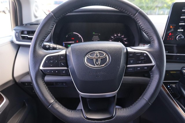 Toyota Sienna Vehicle Image 13