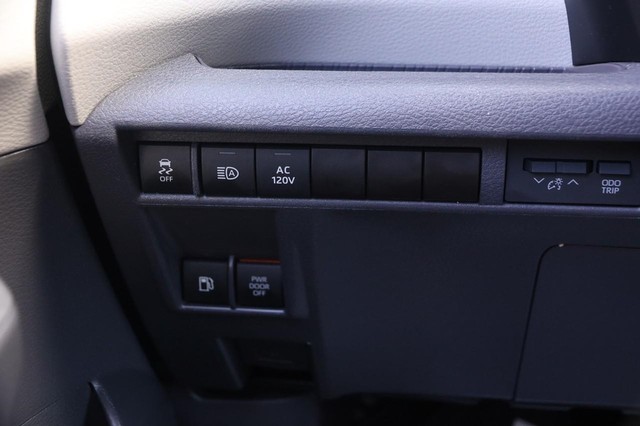 Toyota Sienna Vehicle Image 22