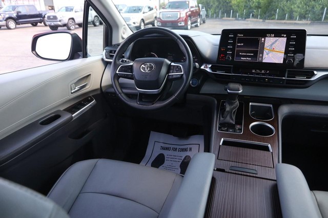 Toyota Sienna Vehicle Image 24
