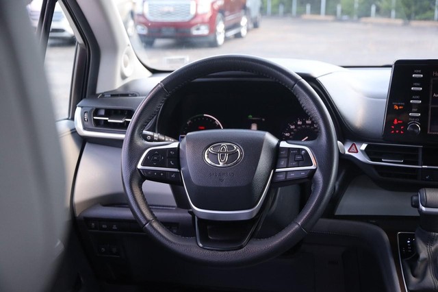 Toyota Sienna Vehicle Image 25