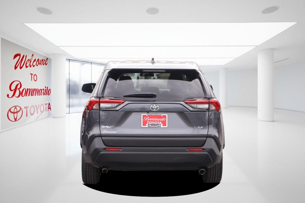 Toyota RAV4 Vehicle Full-screen Gallery Image 6