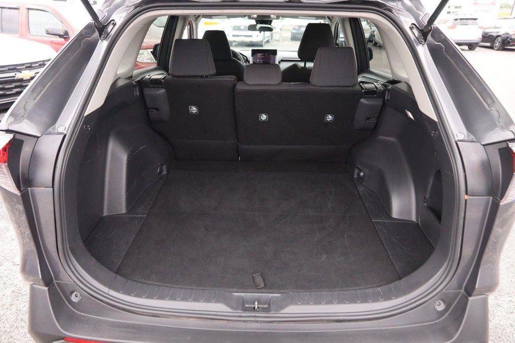 Toyota RAV4 Vehicle Full-screen Gallery Image 7