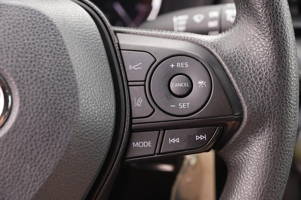 Toyota RAV4 Vehicle Full-screen Gallery Image 12