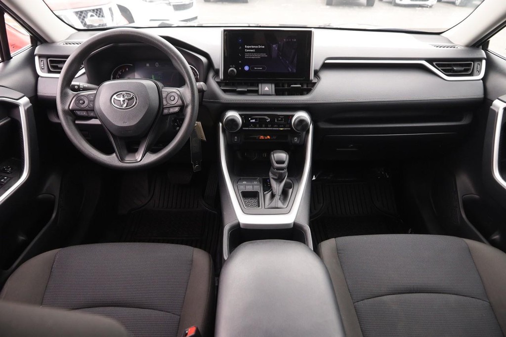 Toyota RAV4 Vehicle Full-screen Gallery Image 19
