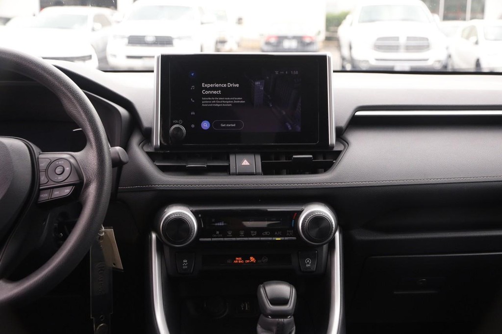 Toyota RAV4 Vehicle Full-screen Gallery Image 22