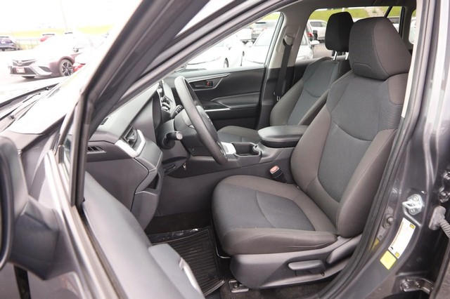 Toyota RAV4 Vehicle Image 08