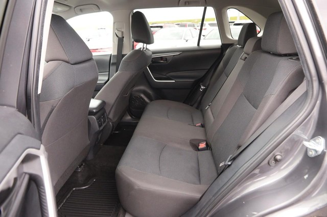 Toyota RAV4 Vehicle Image 09