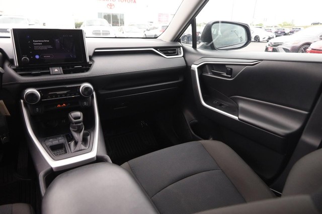 Toyota RAV4 Vehicle Image 23