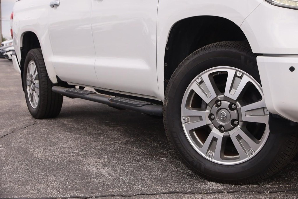 Toyota Tundra 4WD Truck Vehicle Full-screen Gallery Image 3