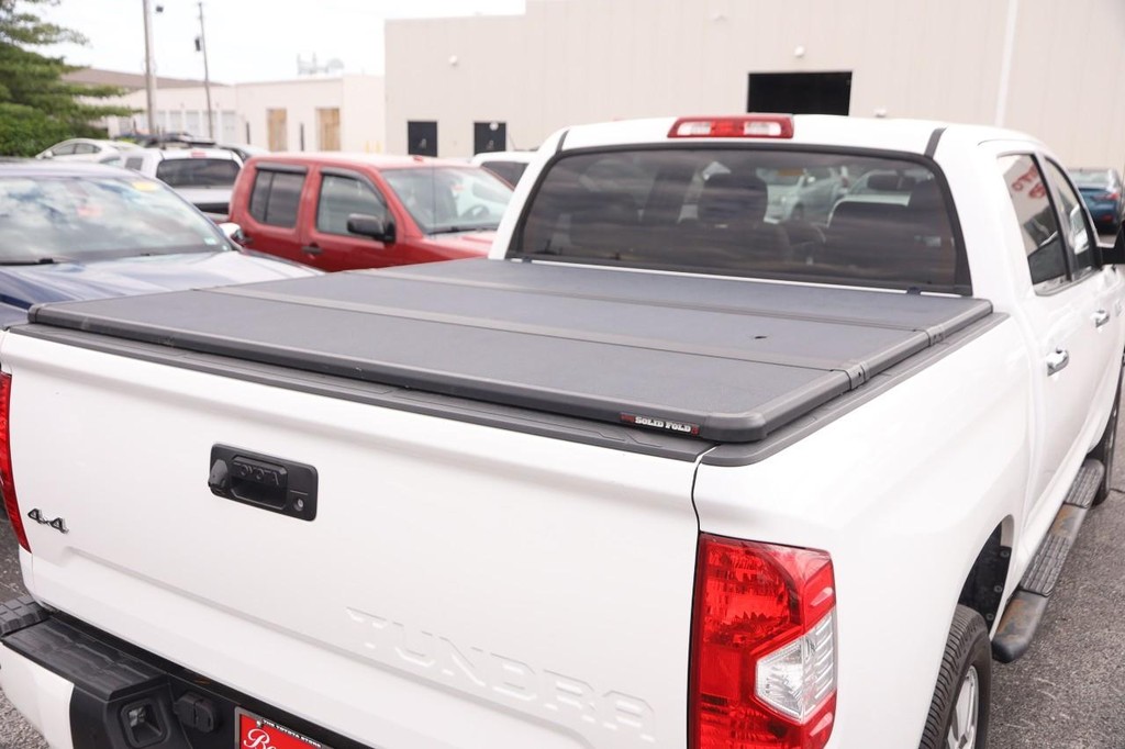 Toyota Tundra 4WD Truck Vehicle Full-screen Gallery Image 7