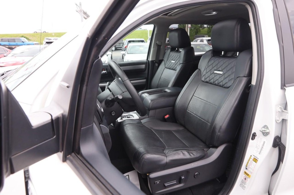 Toyota Tundra 4WD Truck Vehicle Full-screen Gallery Image 8