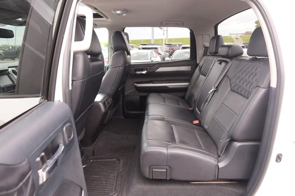 Toyota Tundra 4WD Truck Vehicle Full-screen Gallery Image 9