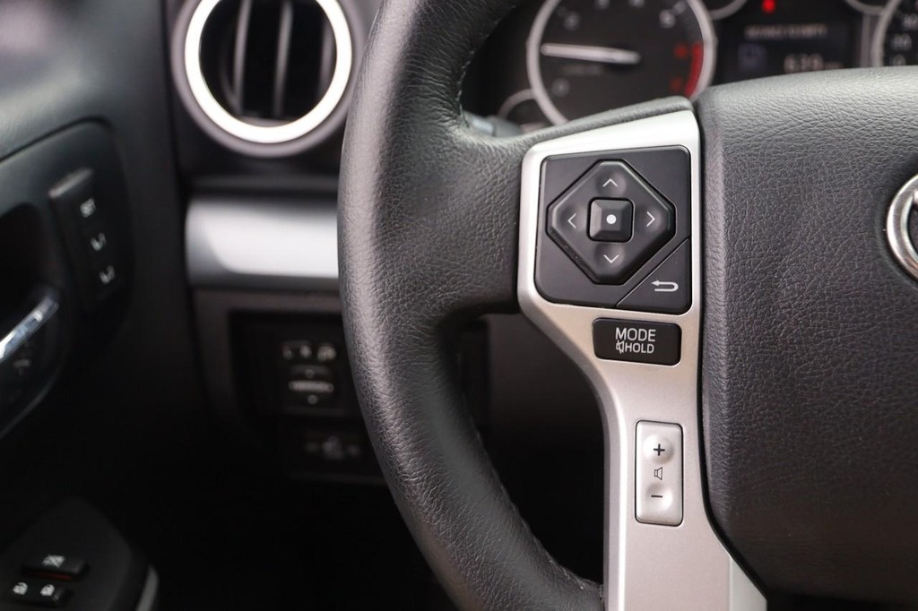 Toyota Tundra 4WD Truck Vehicle Full-screen Gallery Image 11