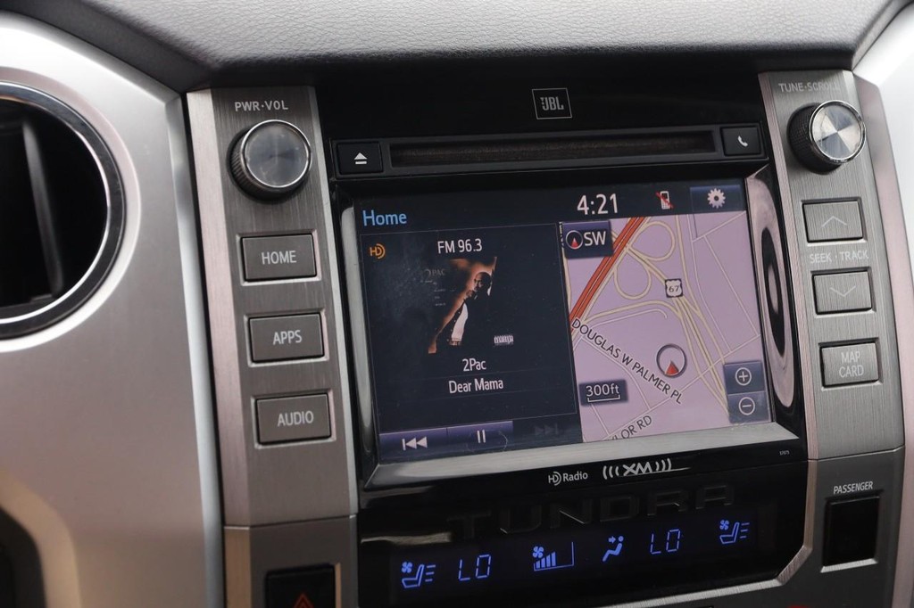 Toyota Tundra 4WD Truck Vehicle Full-screen Gallery Image 16