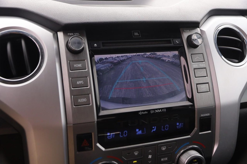 Toyota Tundra 4WD Truck Vehicle Full-screen Gallery Image 17