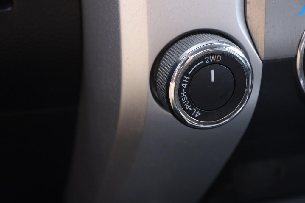 Toyota Tundra 4WD Truck Vehicle Full-screen Gallery Image 19