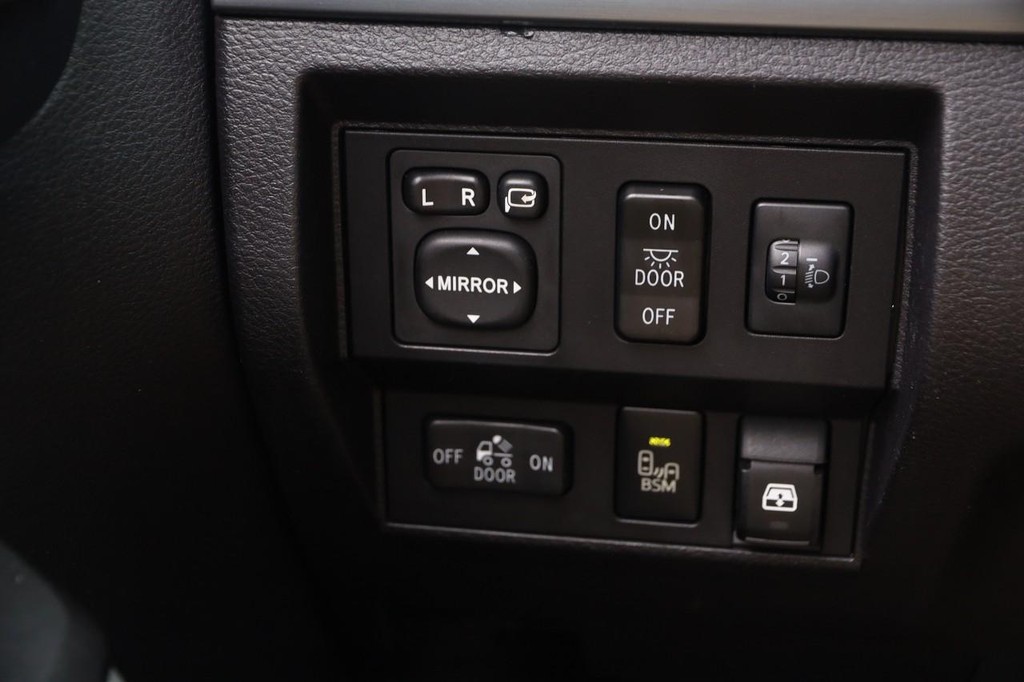 Toyota Tundra 4WD Truck Vehicle Full-screen Gallery Image 20