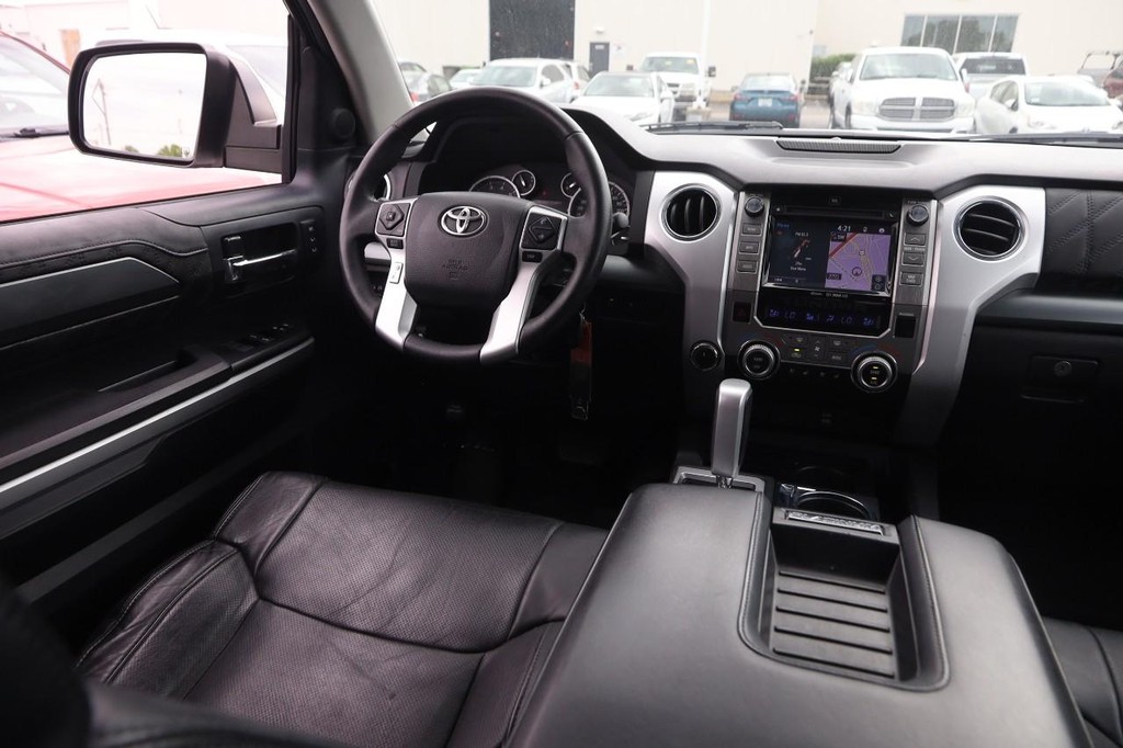 Toyota Tundra 4WD Truck Vehicle Full-screen Gallery Image 22