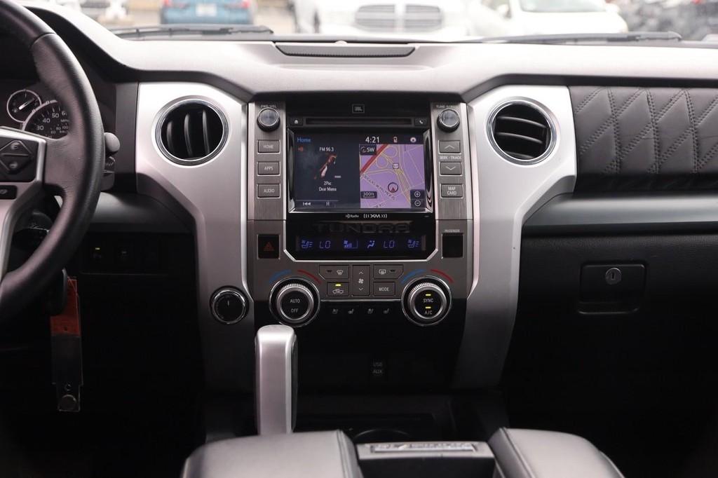 Toyota Tundra 4WD Truck Vehicle Full-screen Gallery Image 24