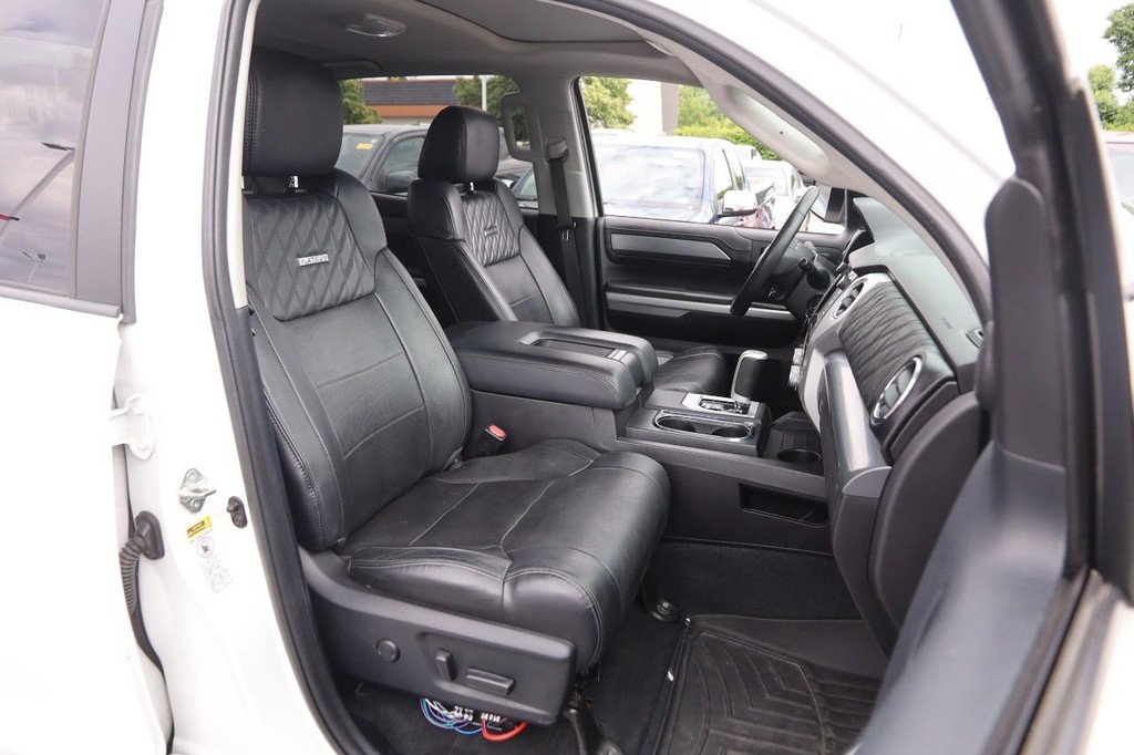 Toyota Tundra 4WD Truck Vehicle Full-screen Gallery Image 26