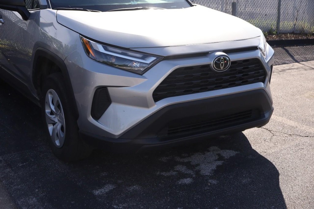 Toyota RAV4 Vehicle Full-screen Gallery Image 2