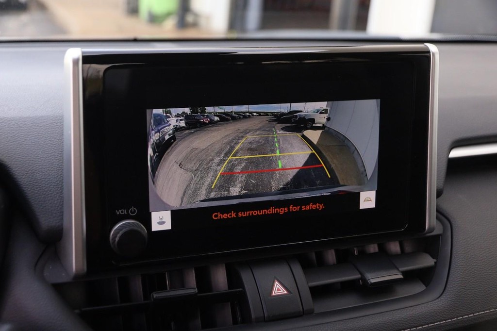 Toyota RAV4 Vehicle Full-screen Gallery Image 16