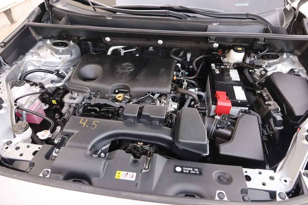 Toyota RAV4 Vehicle Full-screen Gallery Image 26