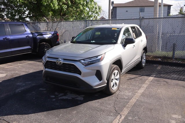 Toyota RAV4 Vehicle Image 04