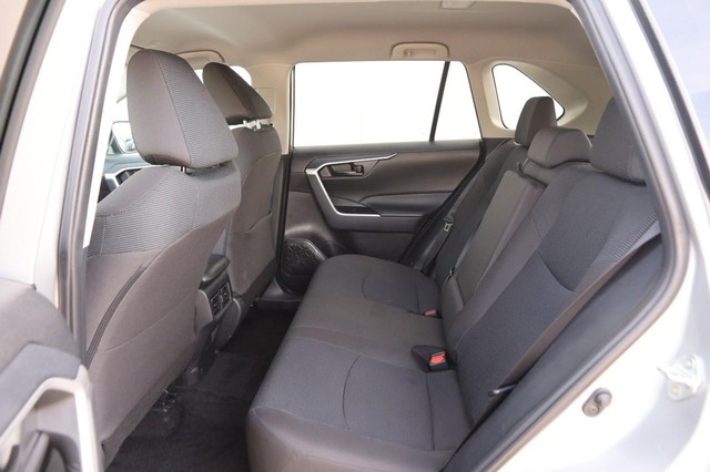 Toyota RAV4 Vehicle Image 09