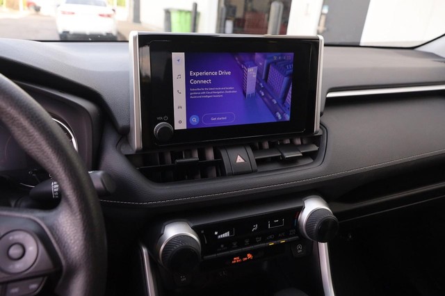 Toyota RAV4 Vehicle Image 14