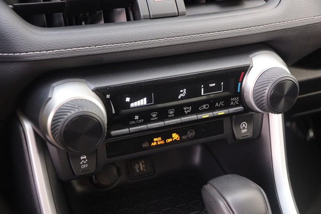 Toyota RAV4 Vehicle Image 17