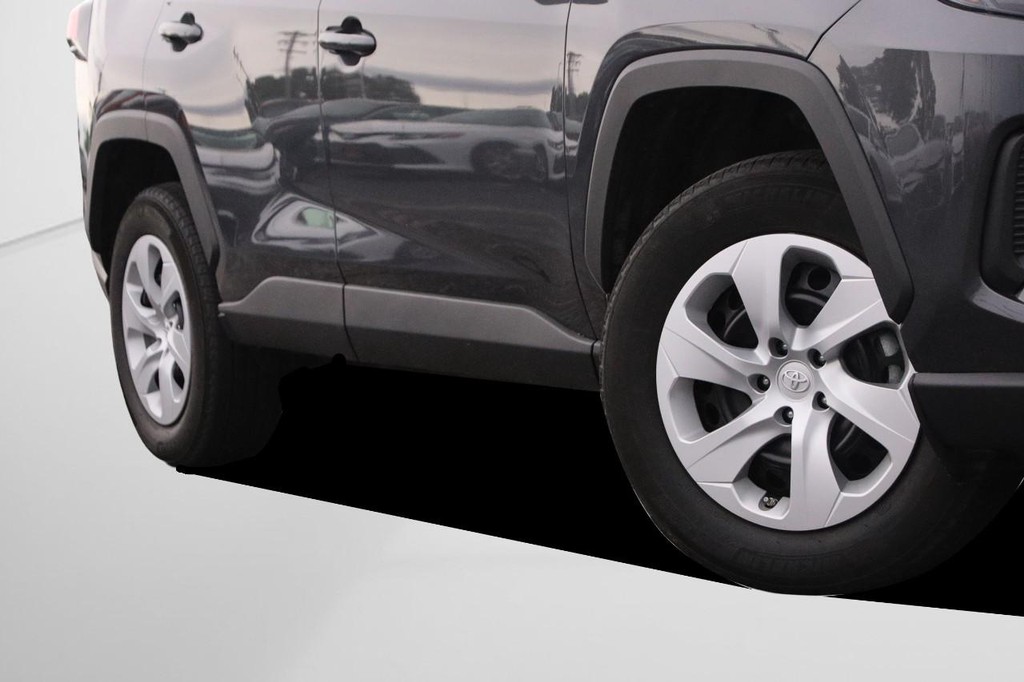 Toyota RAV4 Vehicle Full-screen Gallery Image 3