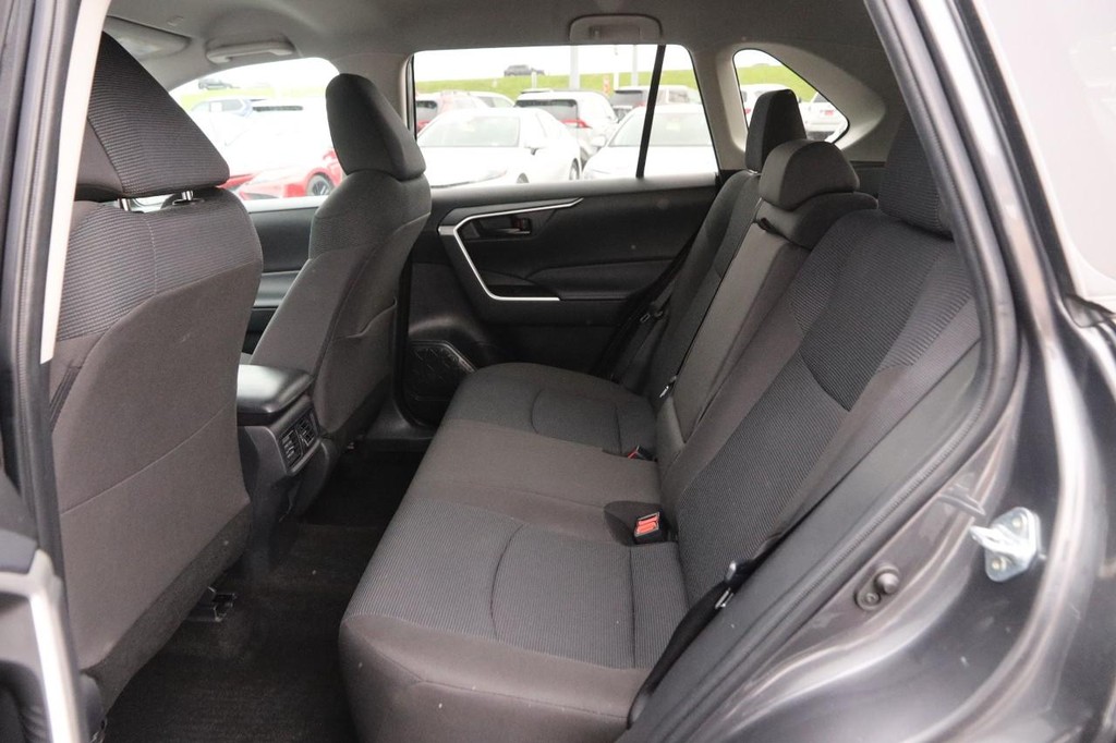 Toyota RAV4 Vehicle Full-screen Gallery Image 9
