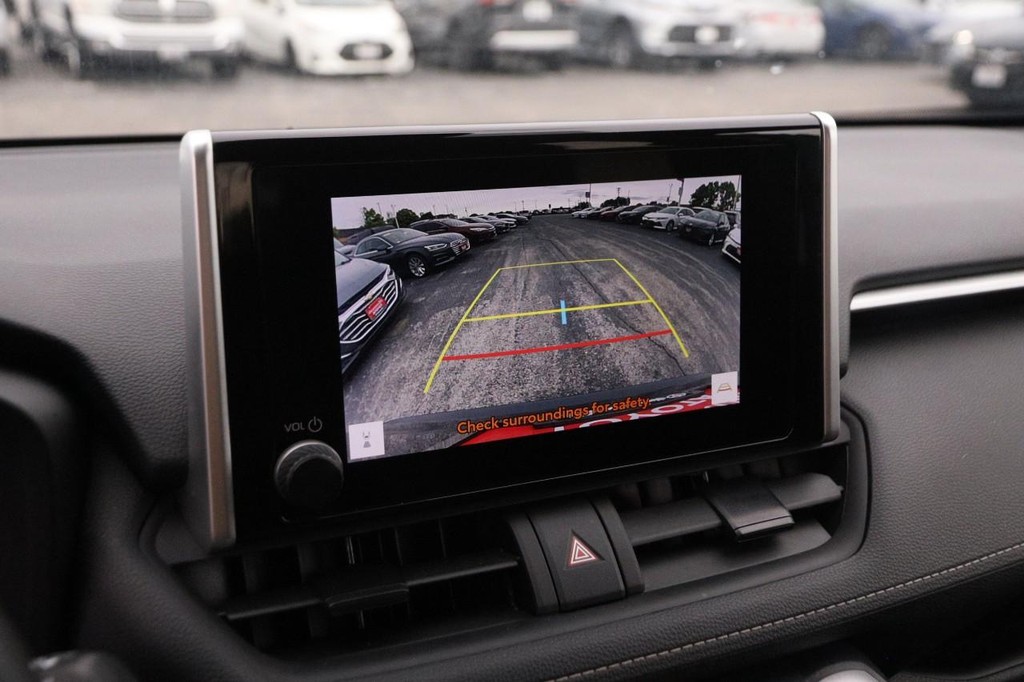 Toyota RAV4 Vehicle Full-screen Gallery Image 16