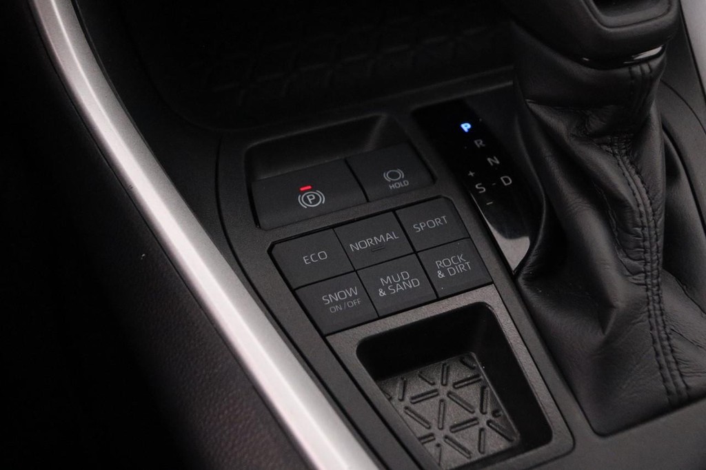 Toyota RAV4 Vehicle Full-screen Gallery Image 18